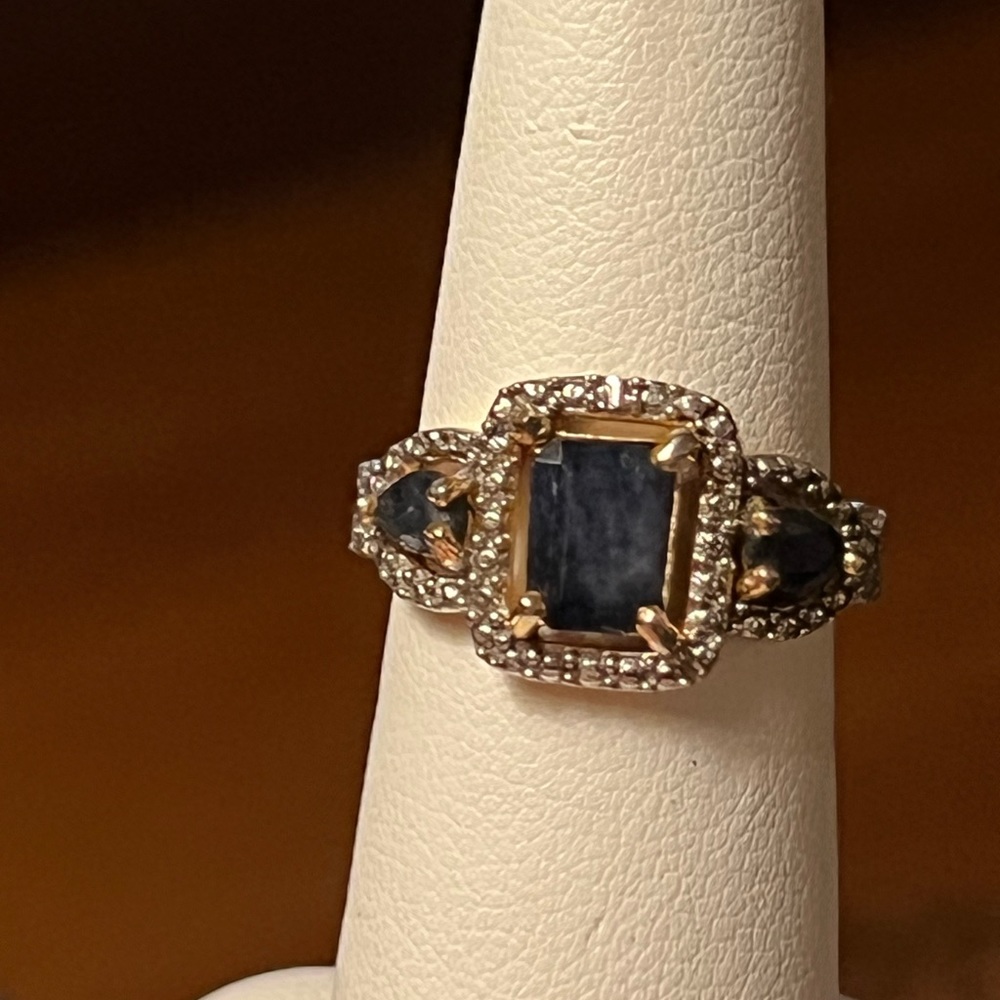 Vintage gold tone and faux sapphire fashion cocktail ring size 5.75